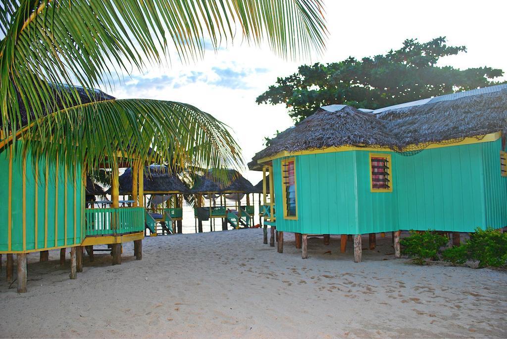 Taufua Beach Fales Lalomanu Номер фото