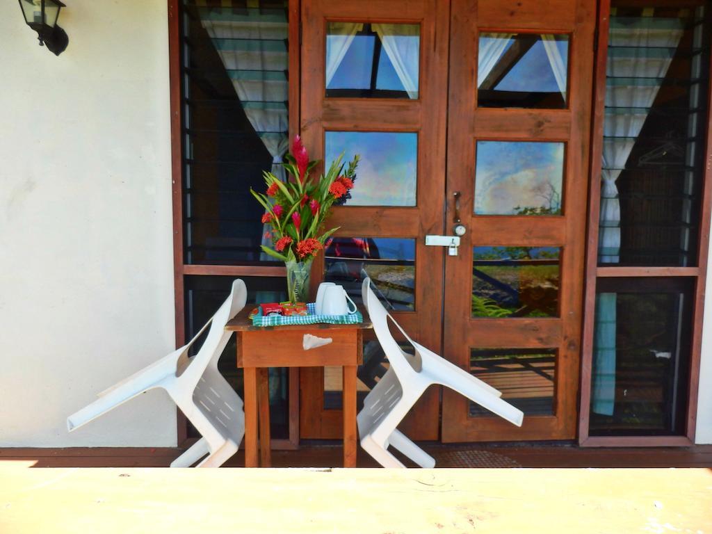 Taufua Beach Fales Lalomanu Номер фото