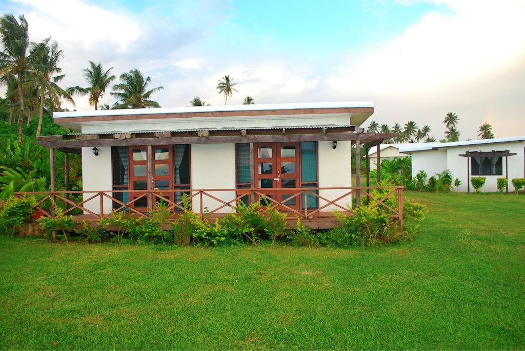 Taufua Beach Fales Lalomanu Номер фото
